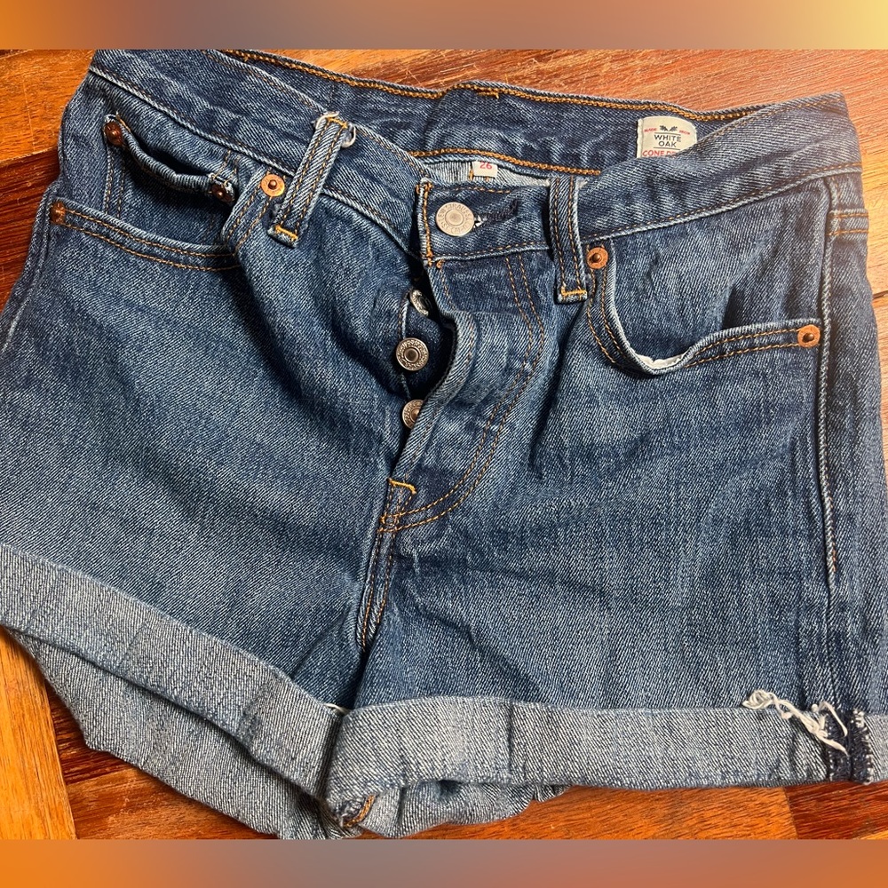 Levi’s wedgie shorts 26